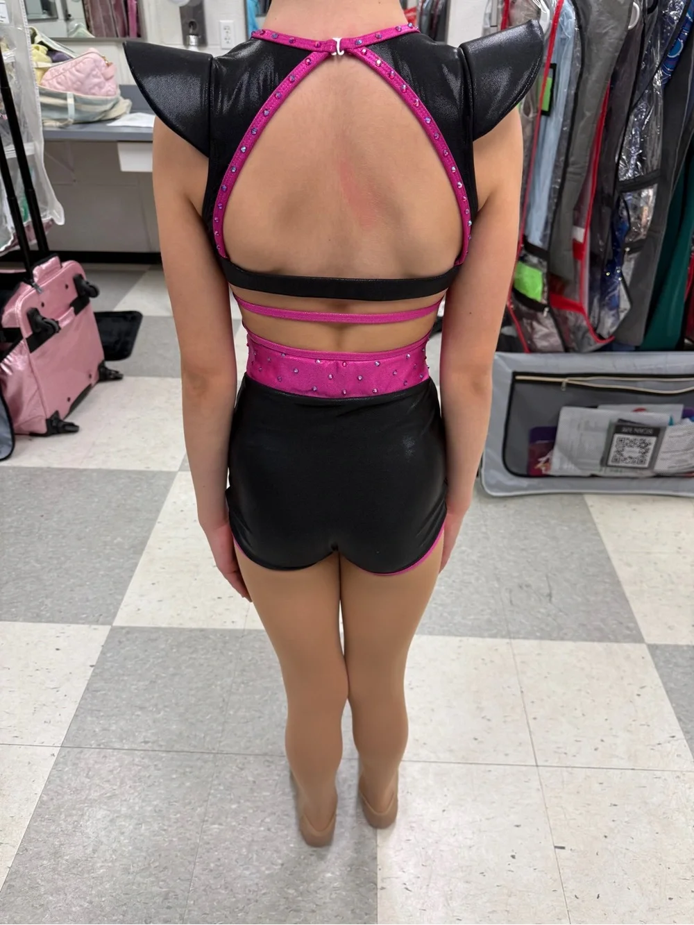 Bryn Lavinia pink and black MC
